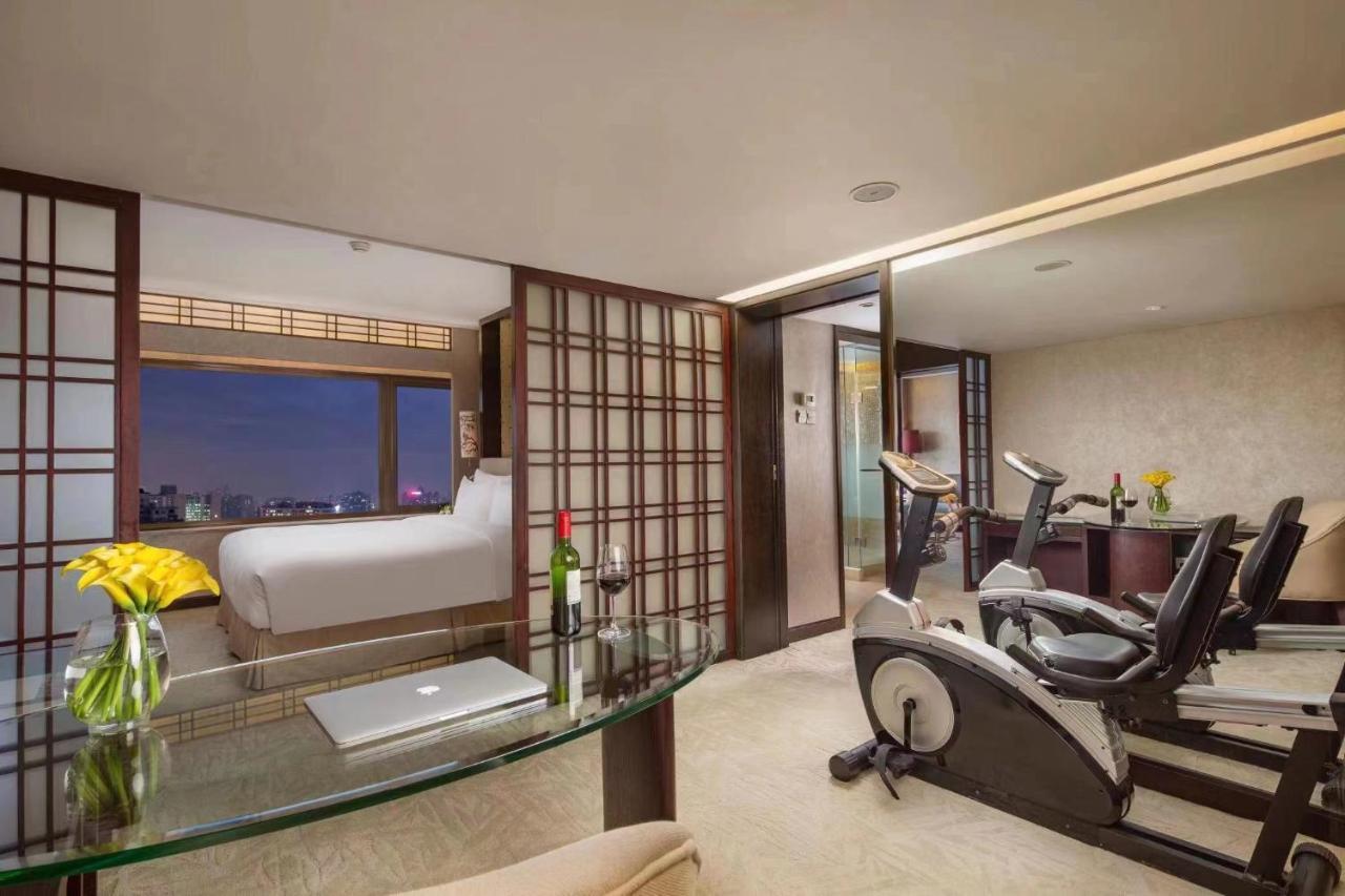 The Garden Hotel Guangzhou - Discover 26 Cultural Treasures With Hotel Golden Tour Guide Exterior foto A suite at the Mandarin Oriental, Hong Kong
